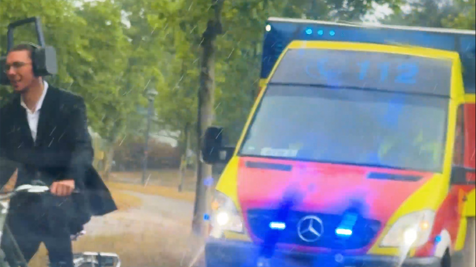Video: Blaulicht im Offbeat